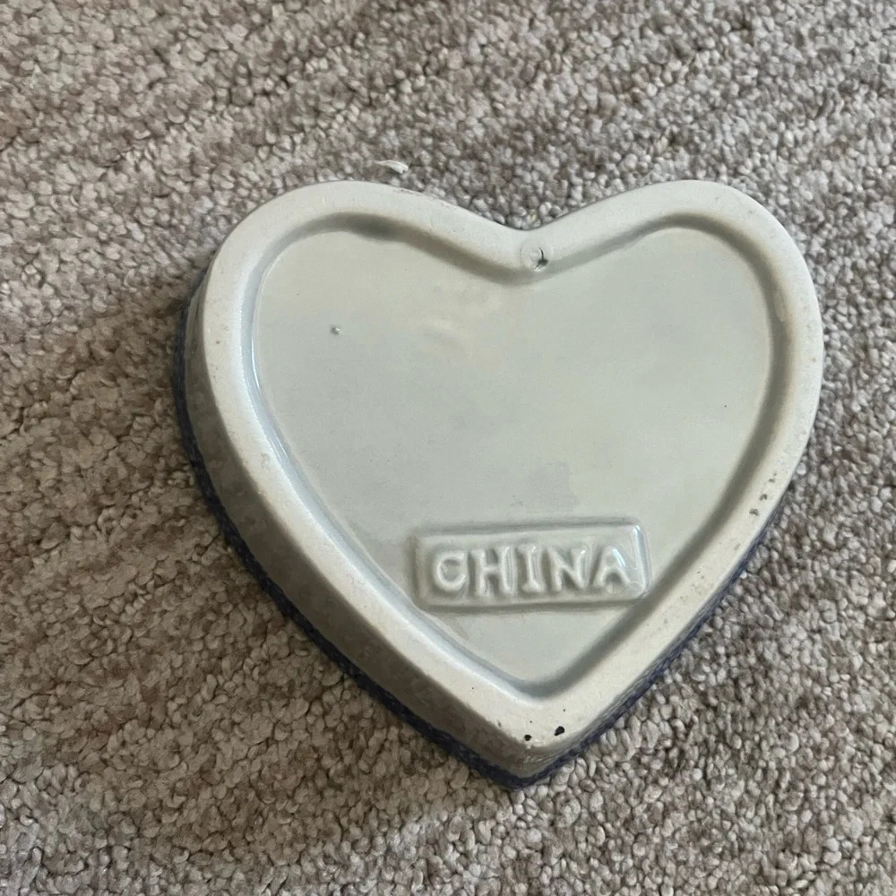 Vintage ceramic blue heart cottage core trinket dish with a lid - Picture 5 of 5